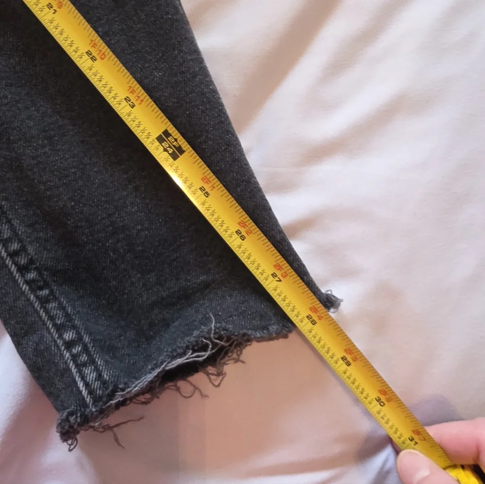 RE/DONE Black Raw Hem Button Fly Jeans Size 26 High Rise Cropped Designer Denim